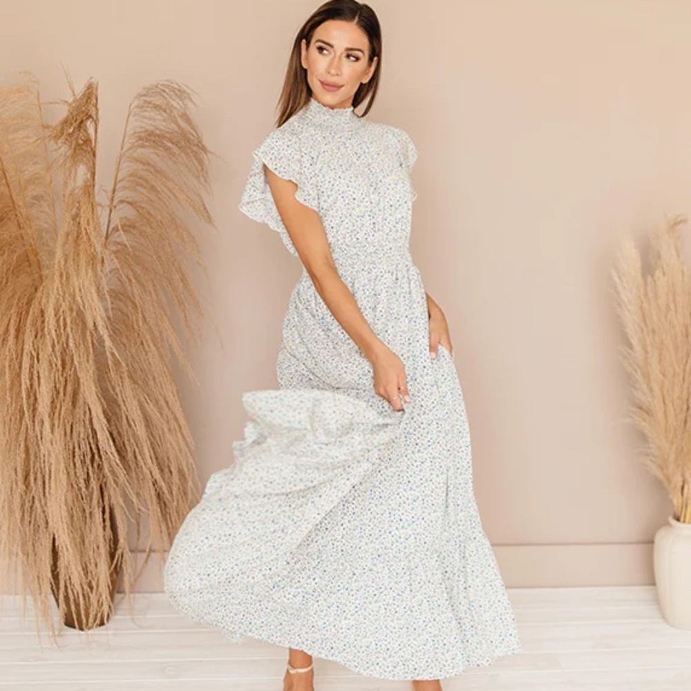 SKYLER BLUE BLOSSOMS SMOCKED MAXI DRESS | DM Fashion